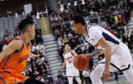 上海男篮战胜广东男篮晋级四强，赛季三杀广东